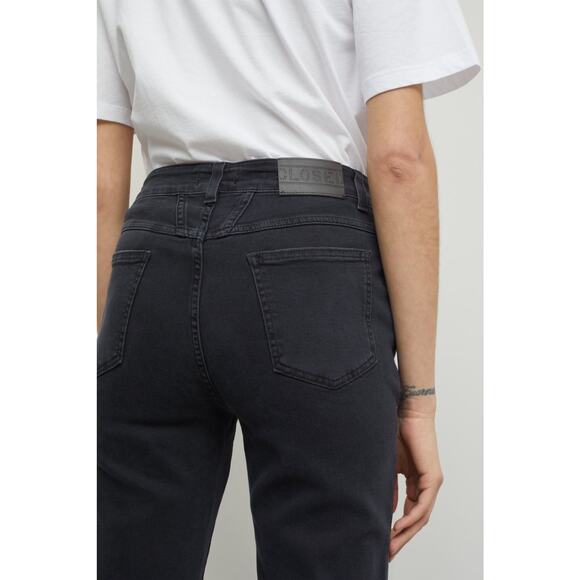 Closed Pedal Pusher High Waist Tapered Leg Jeans in Black, Size 42 - Picture 4 of 13